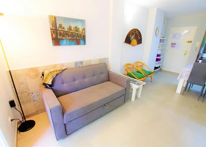 V&v Lloret- Blanc يوريت دي مار