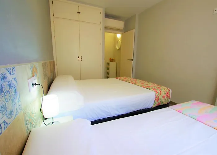 V&v Lloret- Blanc يوريت دي مار