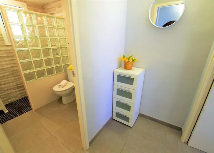 V&v Lloret- Blanc يوريت دي مار