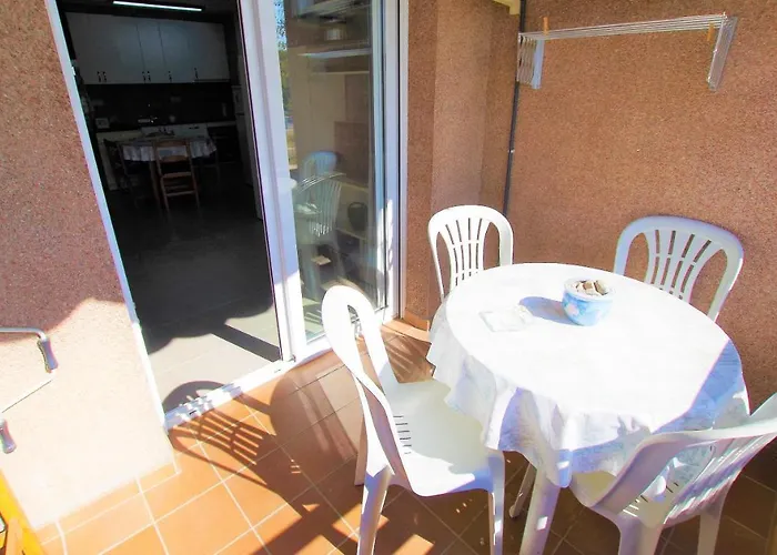 V&v Lloret- Blanc * يوريت دي مار