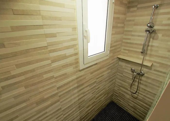 V&v Lloret- Blanc يوريت دي مار