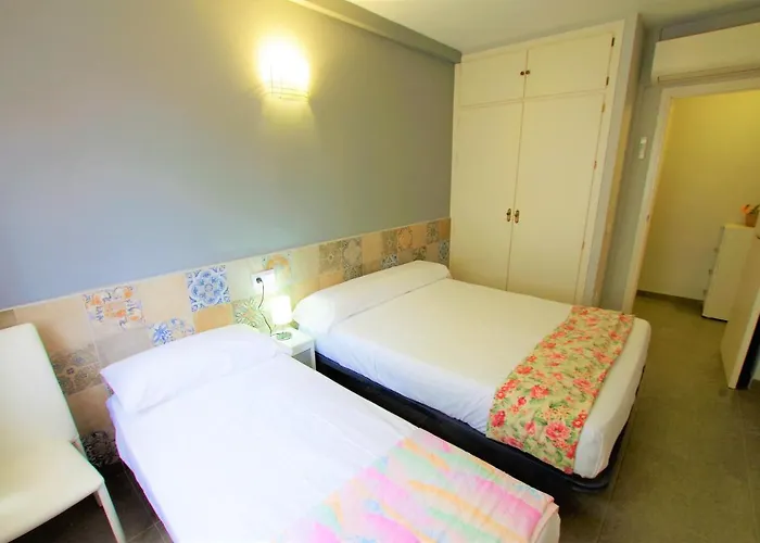 V&v Lloret- Blanc يوريت دي مار