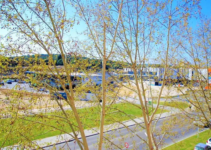 V&v Lloret- Blanc * يوريت دي مار